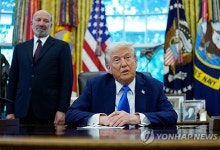 트럼프, 의약품 100% 관세 예고…국내 업계 긴장
