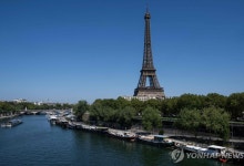 파리 명물 에펠탑 '적자 눈덩이'…입장료 추가 인상 검토