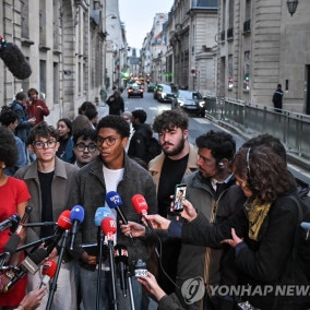 불붙은 학생 시위에…프랑스, 교사 늘리고 대입 플랫폼 손본다