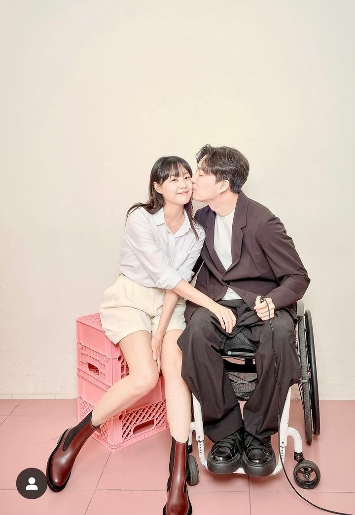 시크릿 <b>송지은 유튜버</b>와 <b>열애</b> 중 "내 삶의 선물"