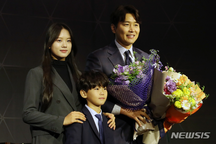 <b>사기미수</b> 피소 <b>이동국</b> 측 "악의적 흠집내기 그만"