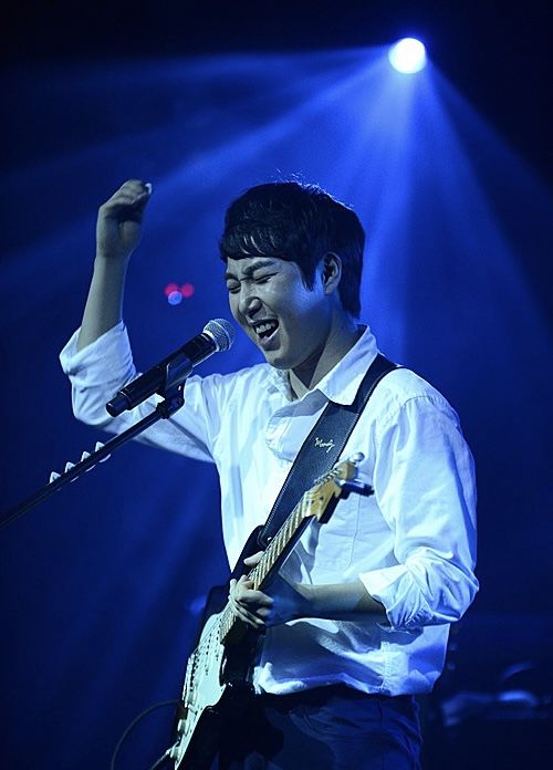 '<b>암표</b>에 칼 빼든' <b>장범준</b>, <b>콘서트</b> 예매 추첨제로 변경