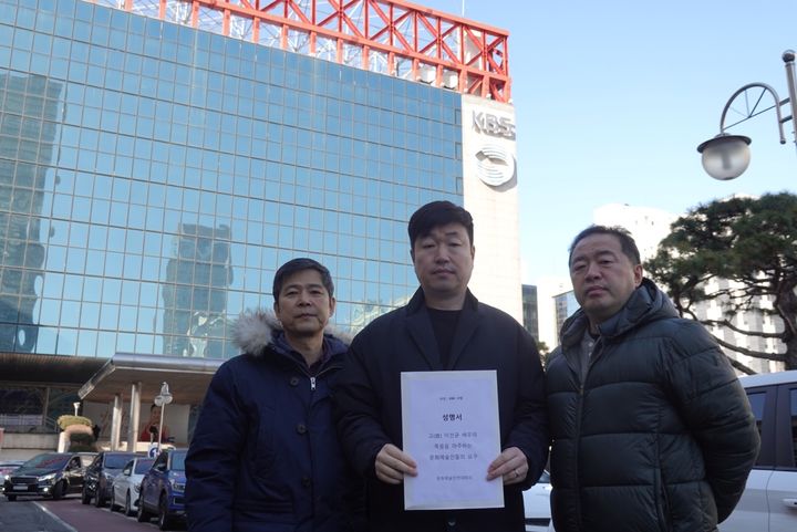 <b>이선균</b> 방지법 담은 <b>성명서</b> 전달…윤여정·송강호 등 나섰다