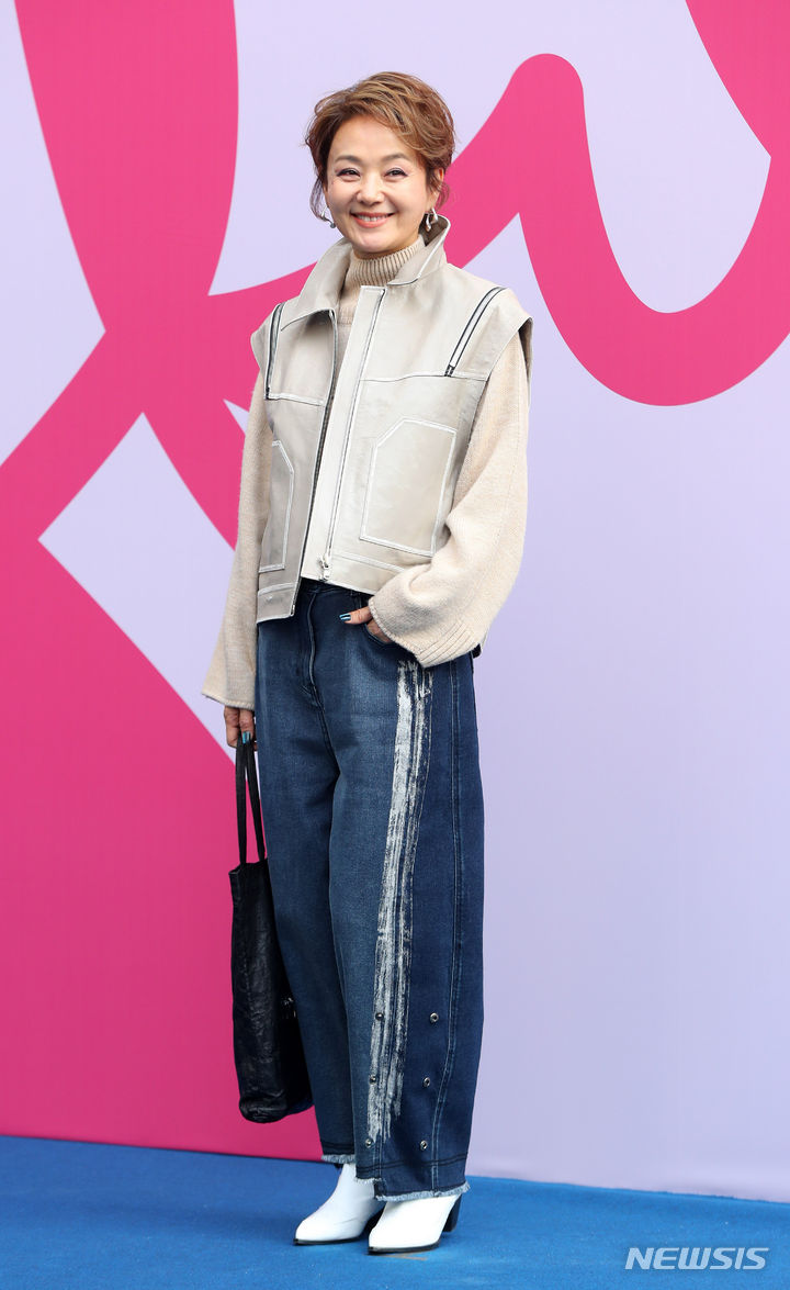 <b>서울패션위크 참석한</b> 배종옥