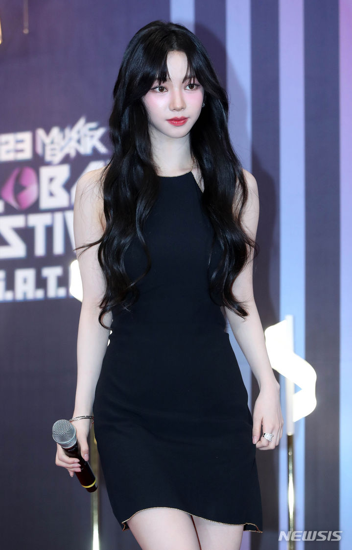 <b>카리나</b>, '<b>이재욱과</b> 열애 인정' 첫 심경…"팬들 실망 잘 안다"