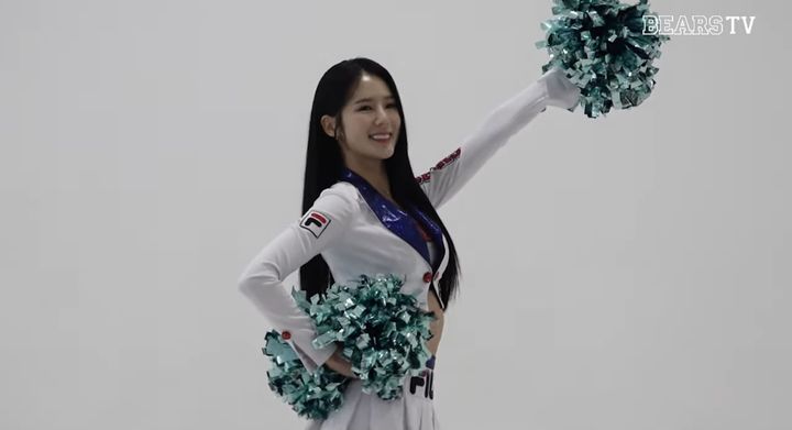 <b>박기량</b>, <b>롯데</b> 유니폼 벗고 <b>두산</b>베어스 응원…"많이 놀라셨죠?"