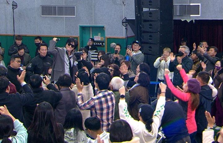 로커 <b>윤도현</b>, '전국노래자랑' 초대가수…"딩동댕 받았다"