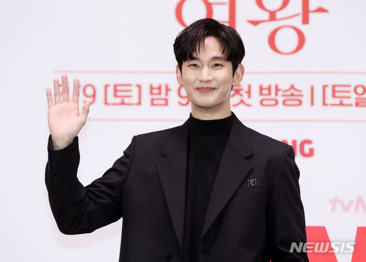 <b>김수현</b>, 얼마 받았나…'눈물의<b>여왕</b>' 회당 8억설