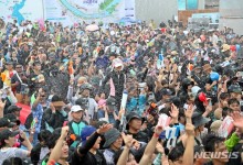 장흥 물축제 개막…"1만5천명 이상 역대급 인파"