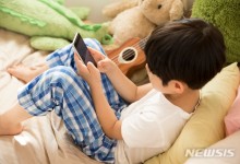 스마트폰 중독도 대물림…'고의존' 부모 둔 자녀 79%가 중독