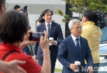 조국 "김정숙 여사, 극우 시위 탓 은행 못가 '대리 송금'"
