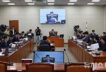 환노위, '탄핵의 밤' 놓고 여야충돌…"광란의 밤, 의원 할 짓인가" vs "국힘이 반헌법 세력"