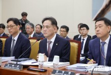 김태규 방통위원 "구글·애플 규제 약하다…방통위 정상화되면 제재조치"[국감]