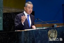 中왕이-루비오 美국무 첫 통화…"건설적 역할 기대"