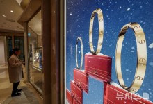 가격 올려도 또 산다…"오픈런에 제품 수령 대기 4개월"[불황없는 명품①]