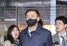 "선관위 사무총장, 2022년 정치인들과 '세컨드폰'으로 연락"