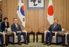조태열, 이시바 日총리 예방…"한중일 3국 협력 모멘텀 지속 노력"