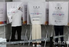 사전투표 둘째날 오후 5시 누적 투표율 32.95%…지난 대선보다 1.74%p↓