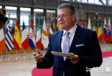 "EU, 美 서비스무역 겨냥 '3차 보복안' 검토"…협상 전략인듯