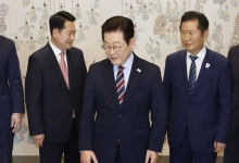 ①정청래·장동혁 악수한지 열흘만에…조희대 압박·특검수사·내란재판부 등 전방위 충돌[여야 대치격화]
