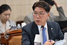 반도체·디스플레이·로봇 '첨단전략산업' 핵심소재 해외 의존 심