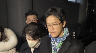 경찰, '통일교 실세' 정원주 조사 13시간 만에 종료…묵묵부답 귀가(종합)