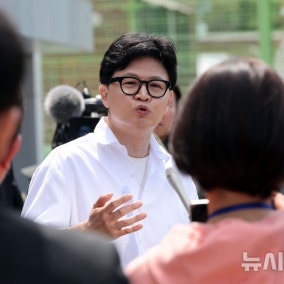 한동훈, 부산 북구 인사 2명 공동 선대위원장 추대