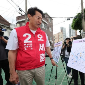 오세훈·이준석·김정철 청년 원룸 방문 "함께 고충 해결…단일화 논의 없어"