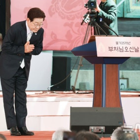 이 대통령 "국민 목숨 살리는 정부 최선"…부처님오신날 3대 종단 방문(종합)