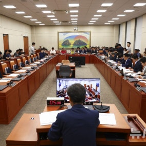 與정무위, 홈플러스 사태 간담회…"금융당국에 가장 큰 책임"