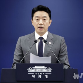 강훈식 "청년 등 보편적 지원 적극 검토…미래세대 과도한 부담 안 돼"