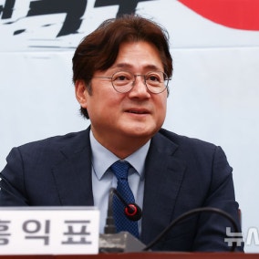 靑 "李대통령 직접 소통 준비 중…명절 전 한 번 정도 있을 것"