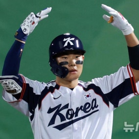 '3안타 펄펄' 한국 타선 물꼬 튼 김주원 "상대 투수에 말려들지 않으려 노력"