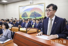 국무조정실장 "정부 성과 체감 부족…삶 개선 노력"
