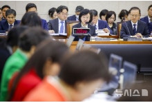 국회 복지위 김승원 청탁 의혹 공방…여야 극한 대립