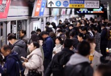 “지하철 사람 몰려 비명도”… 철도노조 태업 첫날 출근길