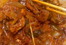 “한바탕 게워내” 배달 김치돼지볶음서 ‘치간칫솔’ 나와