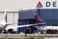 美 시애틀공항 활주로 여객기 2대 충돌…또 아찔 사고