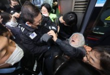 전장연 출근길 지하철 시위 재개… 서울시 “강력대응”