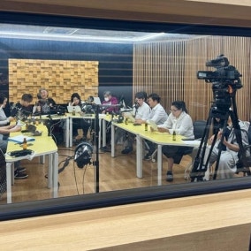 우리가 노래 부르고 있어요