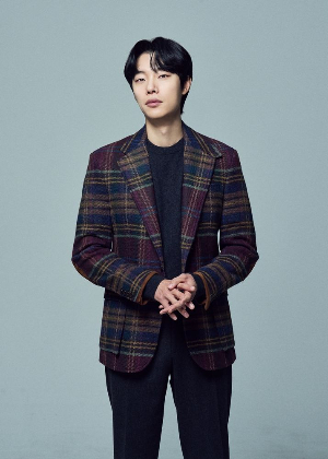 <b>류준열</b>, 이런 능력도 있었어? <b>문화재청</b>서 '재능기부' <b>감사패</b>