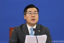 박찬대 "독립기념관, 광복절 경축식 첫 취소...尹 역사 쿠데타 그만"