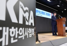 내일 의대 수시 접수인데…더 강경해진 의협 "내년·내후년 증원도 안 돼"