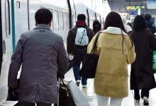 국민의힘은 서울역, 민주당·조국당은 용산역에서…추석 귀성인사