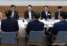 與 원내지도부 만난 윤 대통령 "민생국감 돼야…원전수주, 덤핑 아냐"
