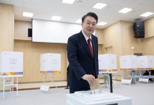 서울교육감 투표하러 간 윤 대통령 "투표하러 많이 오셨나"