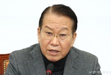與권영세 "대선 전제 후보 조사 즉각 중단하길…부화뇌동 말라"