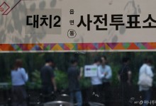 '남편 명의로 대리투표' 선거사무원 1일 구속 갈림길