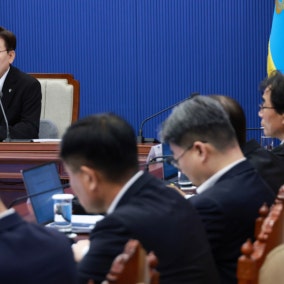 "전략산업 다극화 필수" 강조한 날, 이재용 회장 만났다