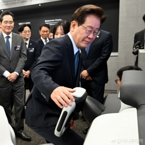 충청 간 李대통령 "故이병철 떠올라...이재용 결단이 첨단산업 도약 선도"